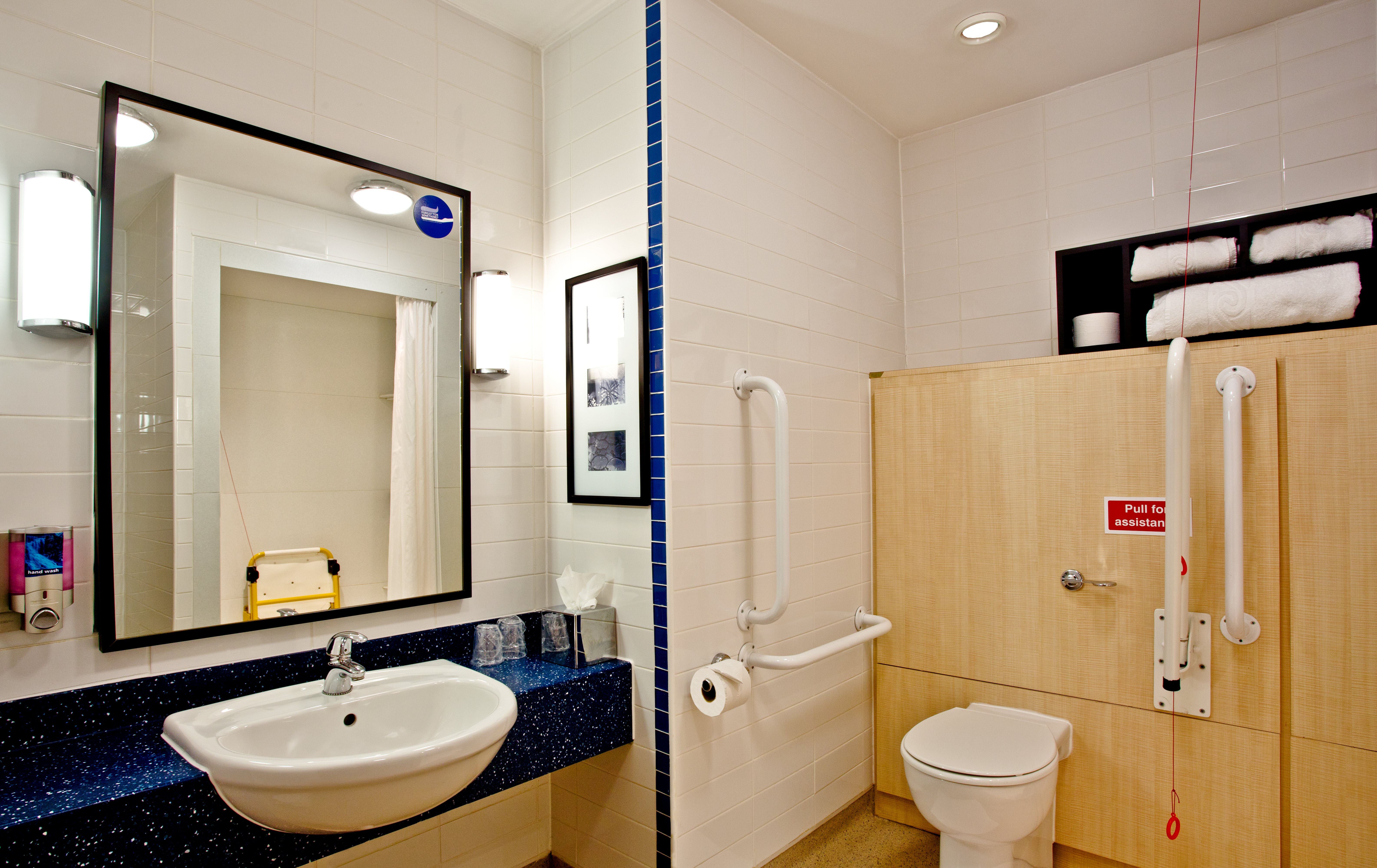 HOLIDAY INN EXPRESS SHREWSBURY 37/40
