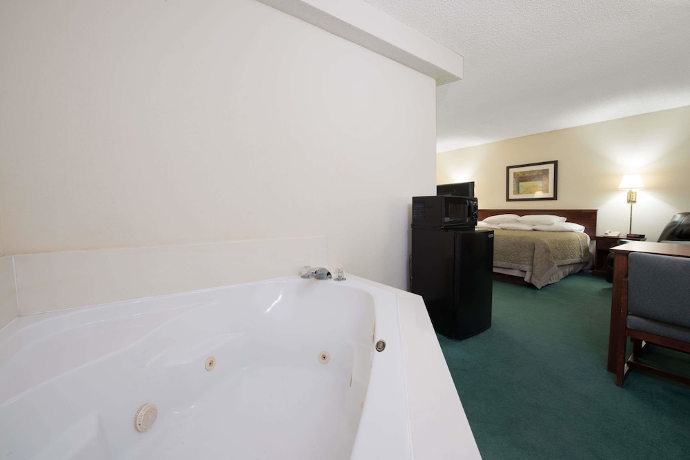 Super 8 by Wyndham Richmond VA 28/29