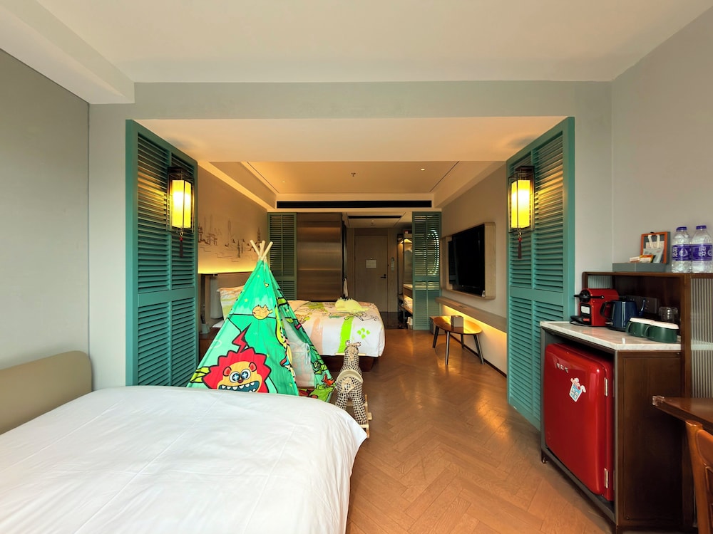 Kids Theme, Family, King Bed, Sofa