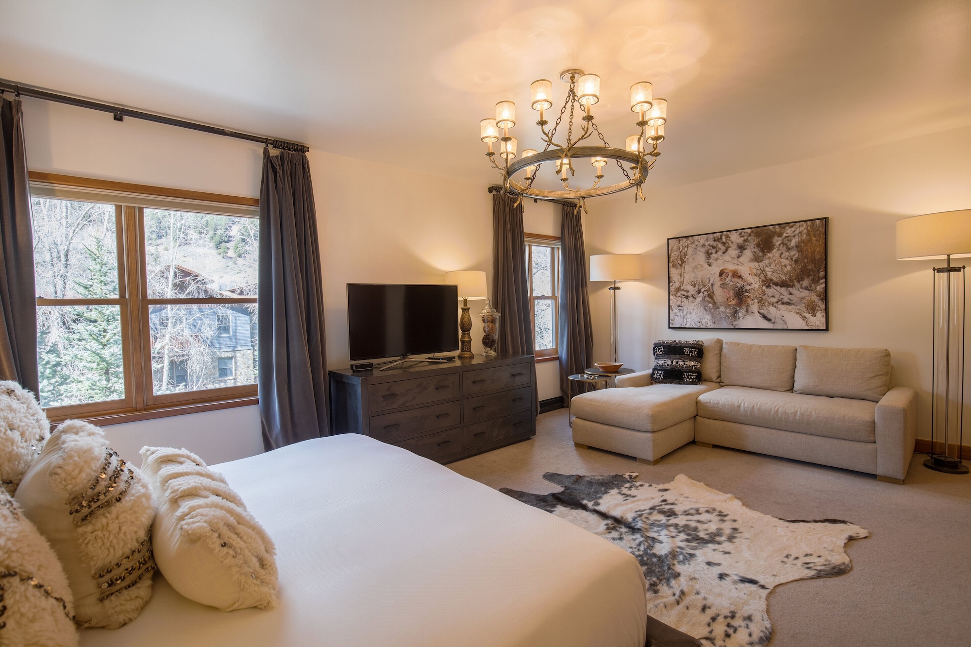 2 Bedrooms, Residence, 1 King and 2 Queen Beds, Riverside، The Auberge Residences at Element 52 5/10
