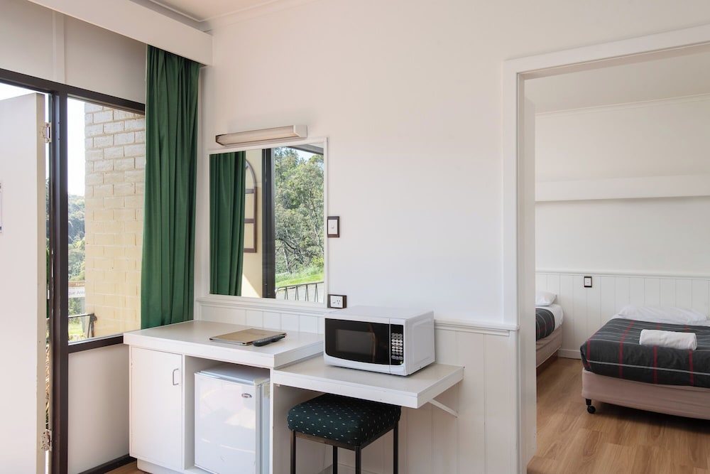 Village Family Motor Inn 22/47