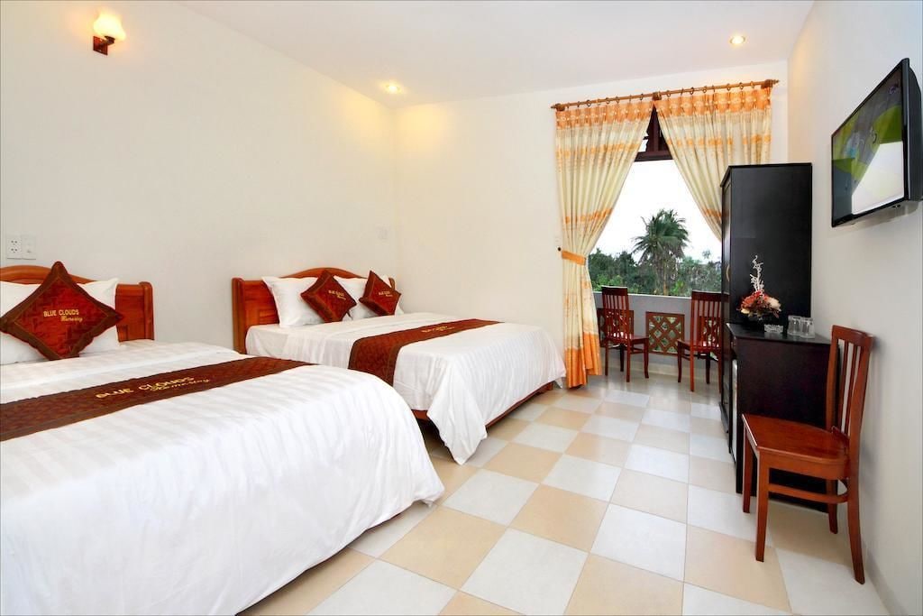 ROOM, TWIN BEDS