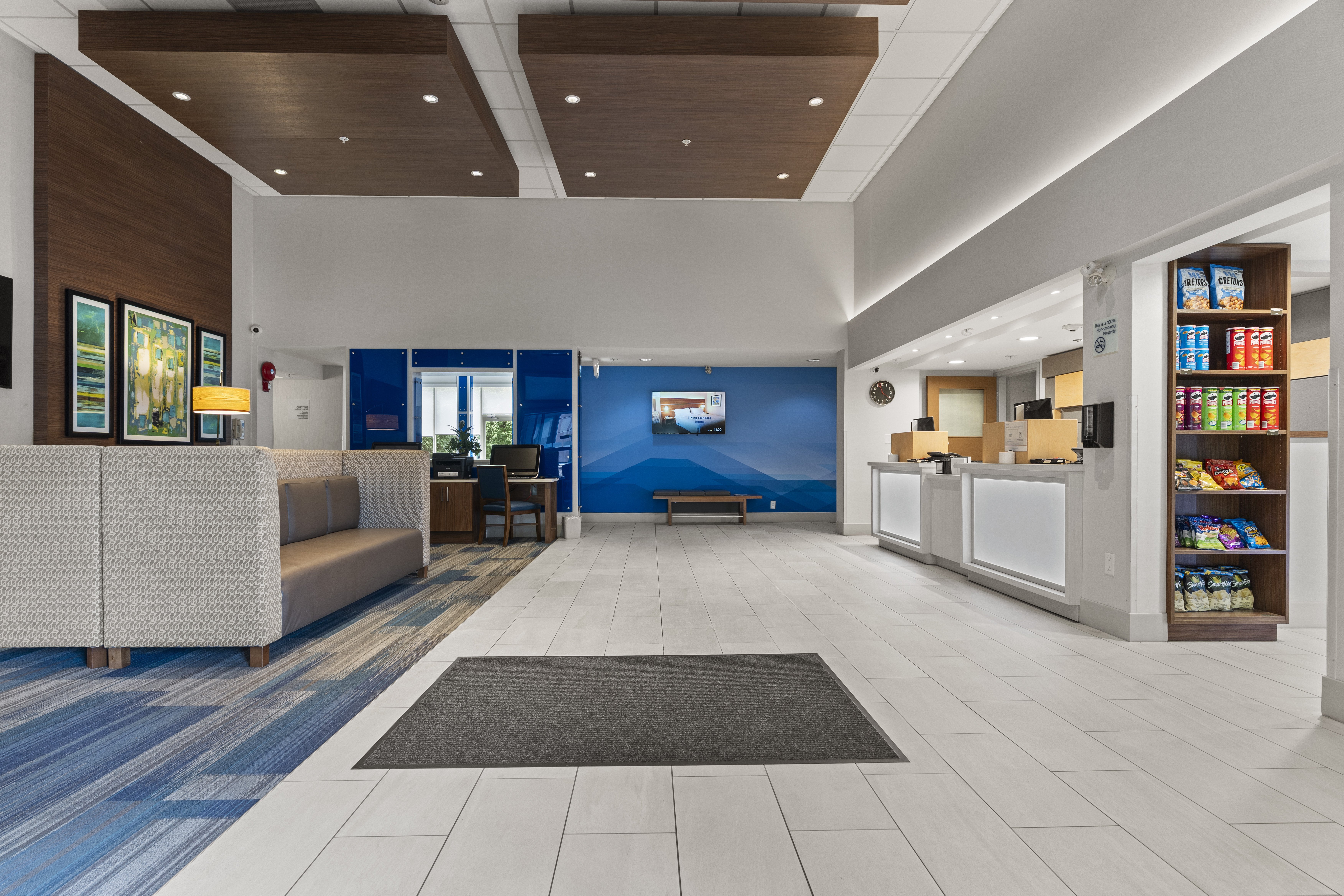 Holiday Inn Express Suites Surrey 5/50