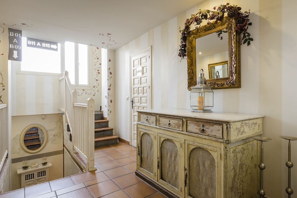 EL HOSTAL PUERTA BISAGRA. 10/60