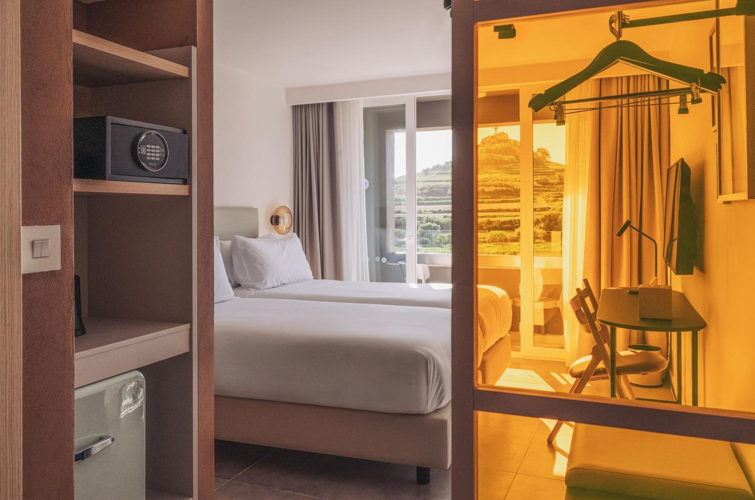 غرفة قياسية بشرفة، Hotel Ben Marsalforn Affiliated by Melia 3/8