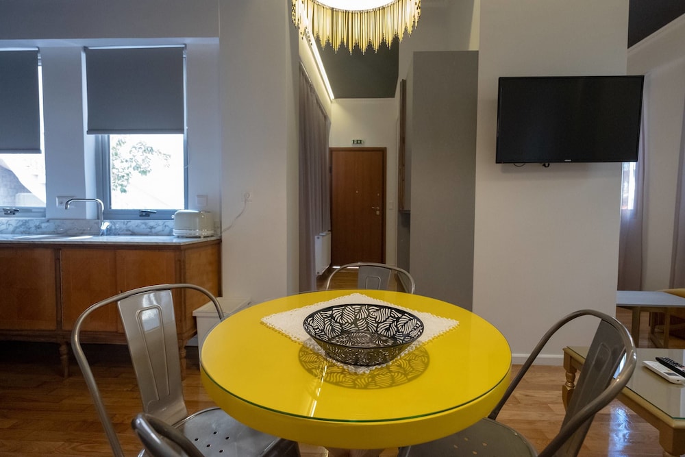 Athenian Yard Suites 40/50