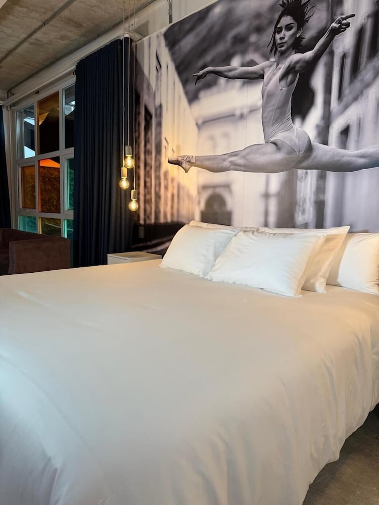 PRESIDENTIAL, SUITE