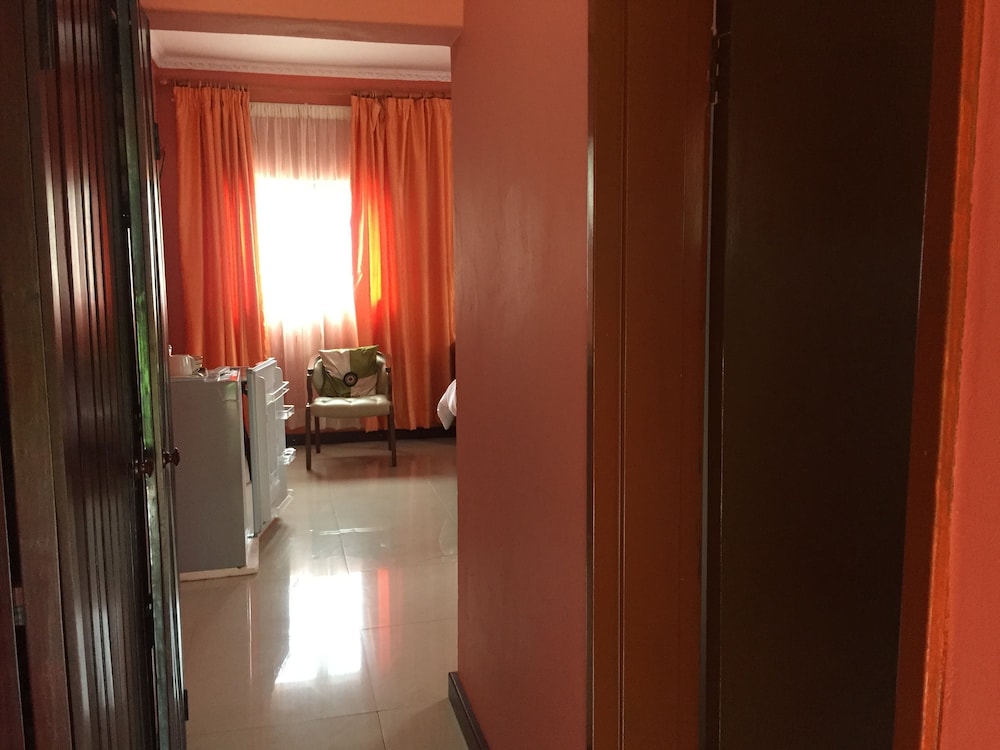 Divine Guest House 21/23