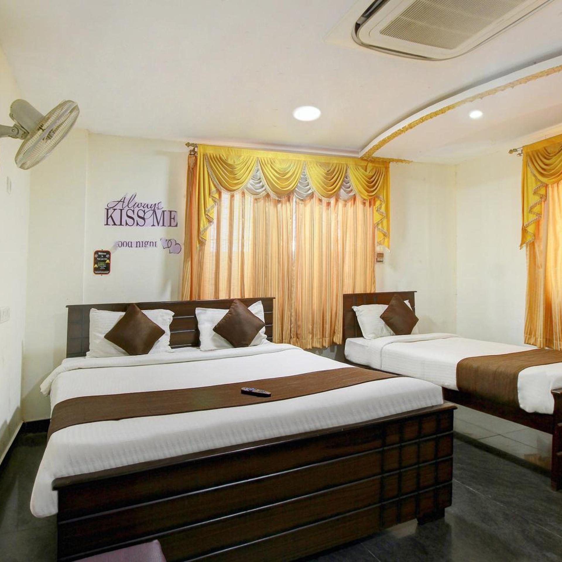 Oyo 4584 India Gate 14/54