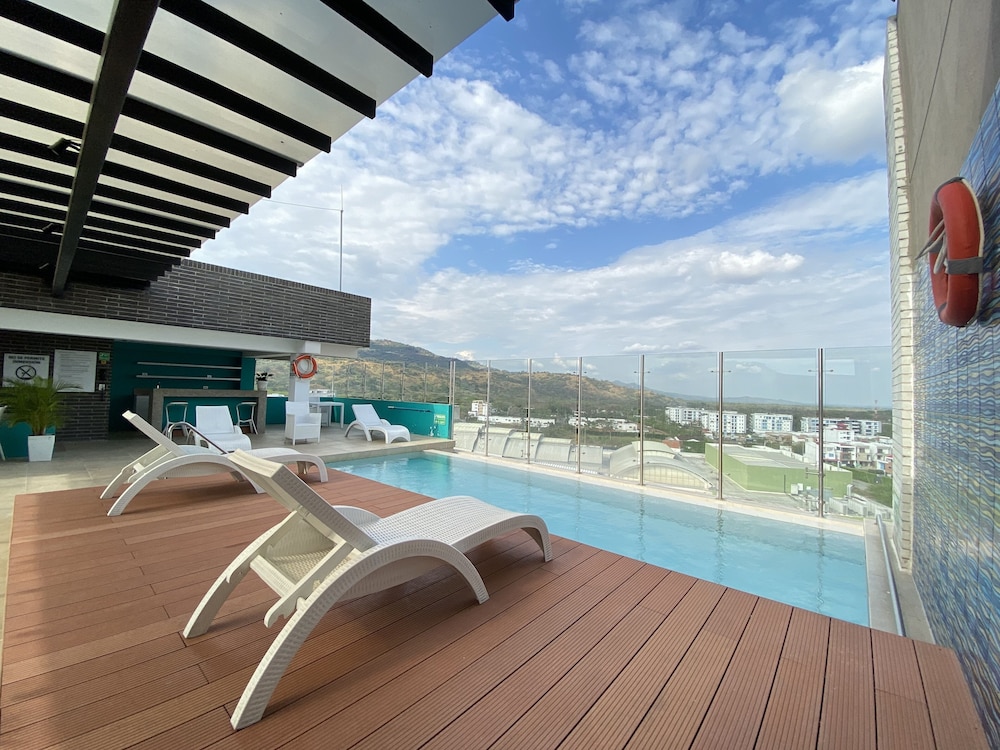 HOLIDAY INN EXPRESS YOPAL 15/33
