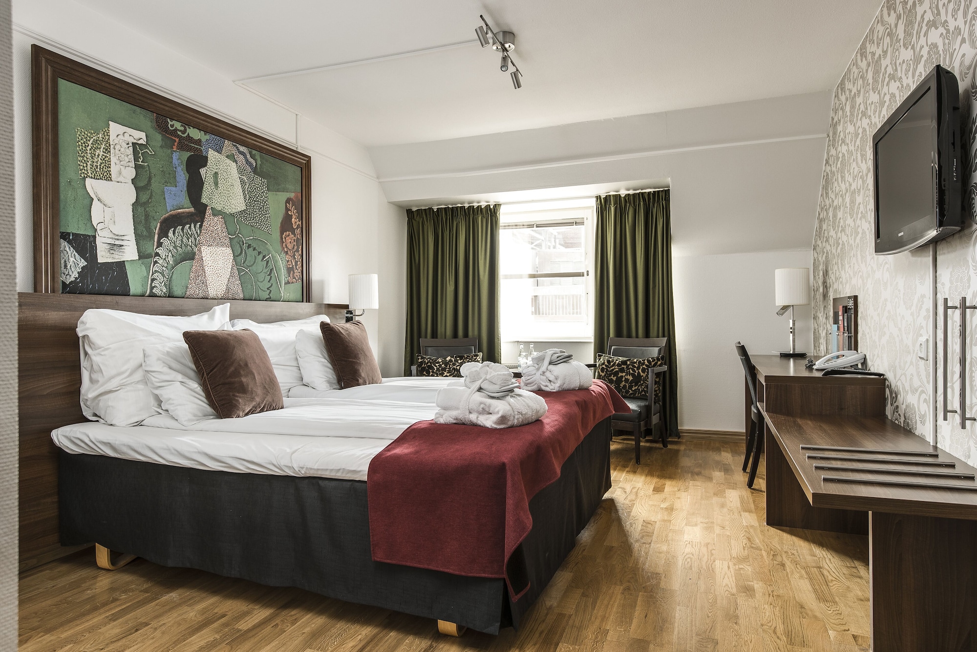 Deluxe, Double Bed