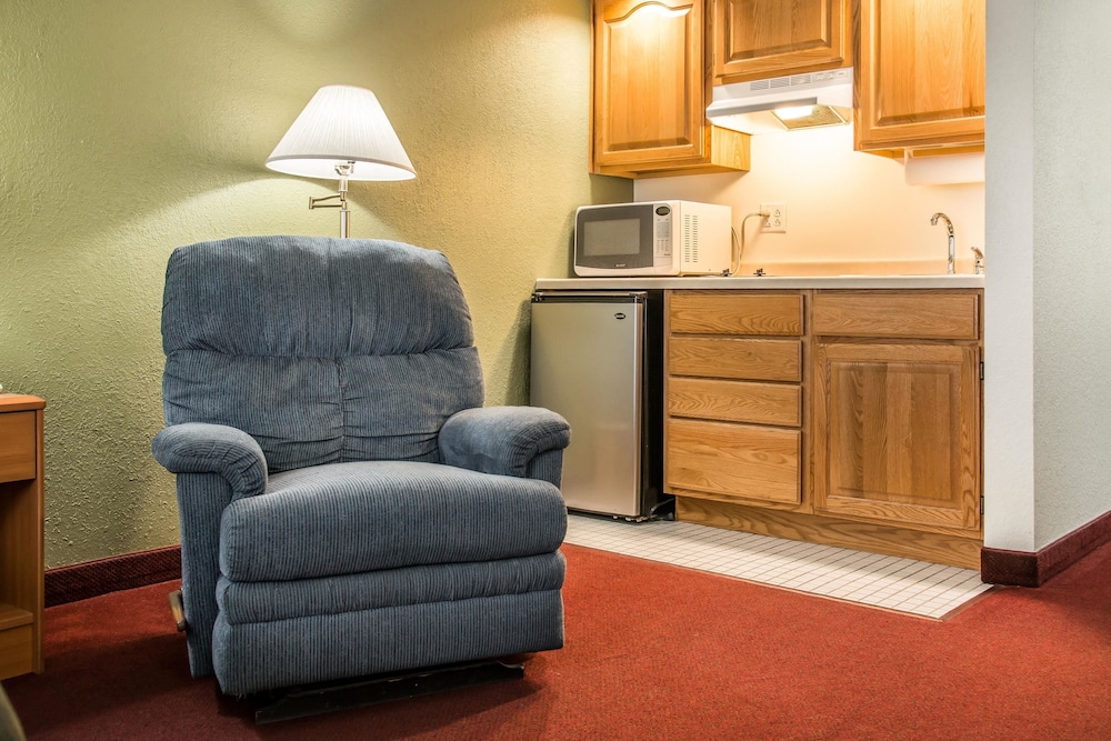 Hudson Inn & Suites (ex Quality Inn) 32/38