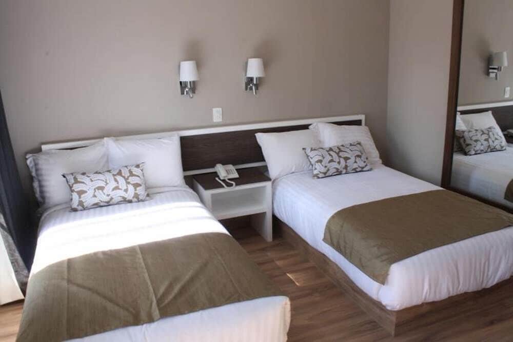 Hotel Plaza Revolucion 24/37