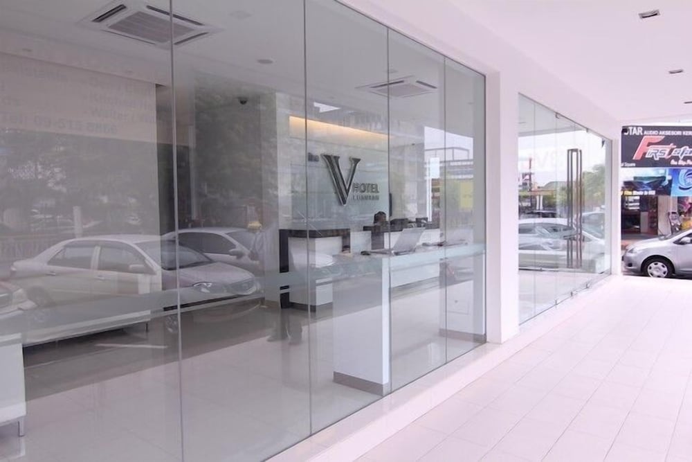 The V Hotel 30/30