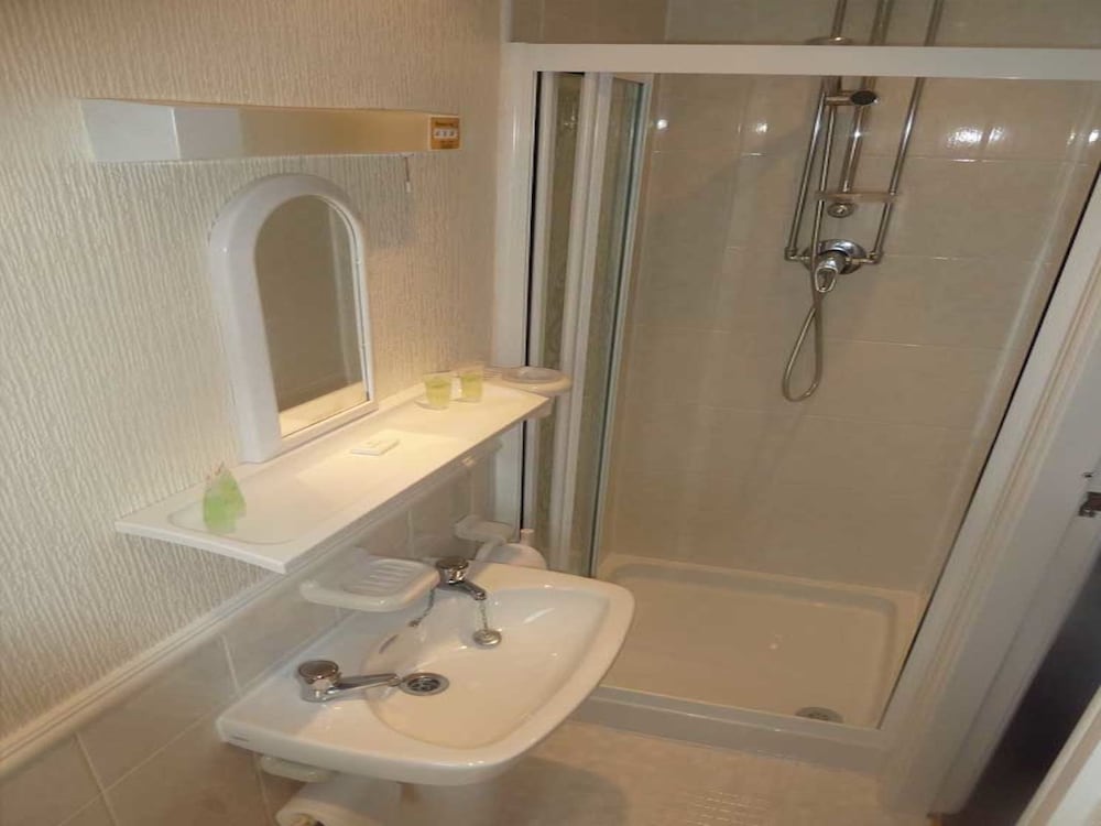 Delamere Hotel 28/29