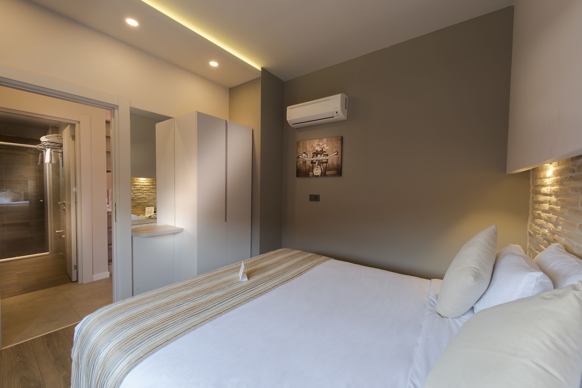 SUITE, TERRACE