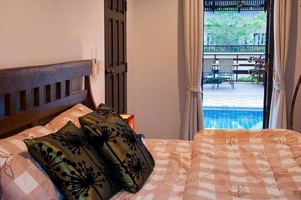 4 Bedroom Private Bali Style Villa Hh1 27/45