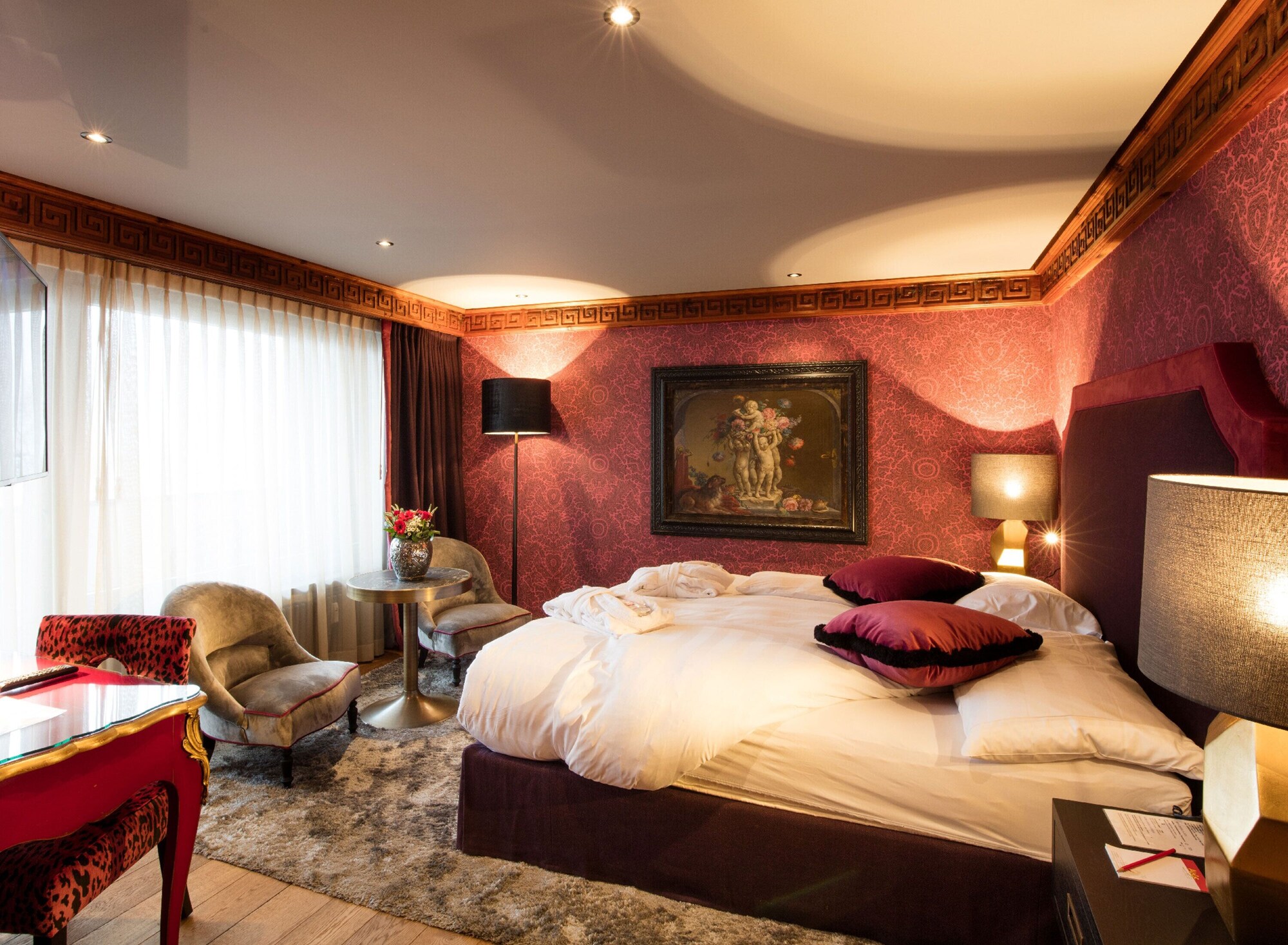DELUXE, DOUBLE OR TWIN BED