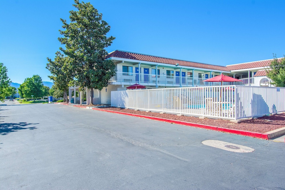 Motel6 Redding, CA - South 27/36