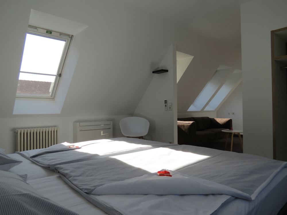 1 Bedroom, Economy, Quadruple, Queen and Twin Beds