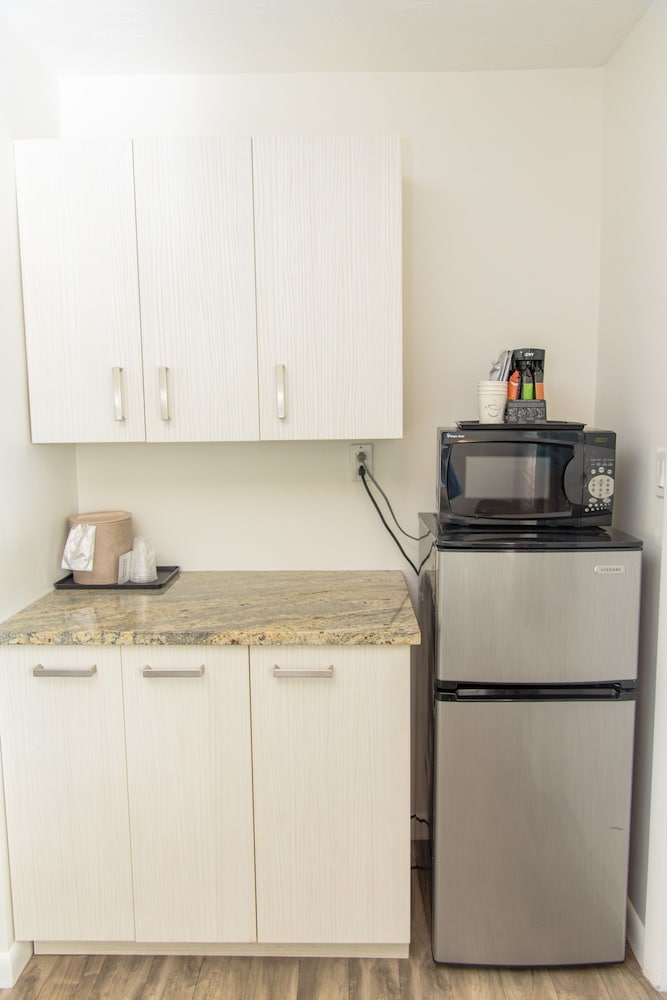Regency Inn & Suites 4/54
