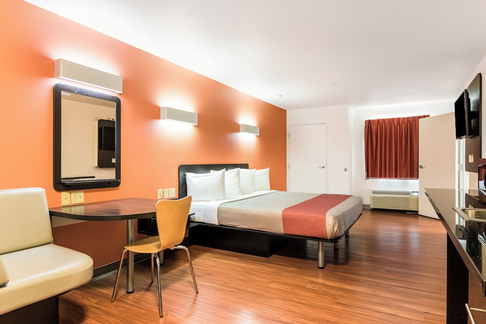 غرفة ديلوكس بسرير كينج بمطبخ صغير، Motel6 Wilkes Barre, PA - Arena 5/9