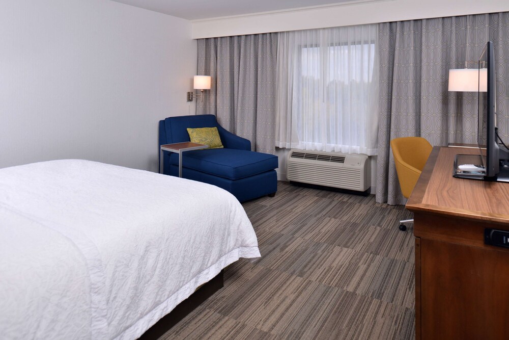 Hampton Inn Suites Ann Arbor West 15/47
