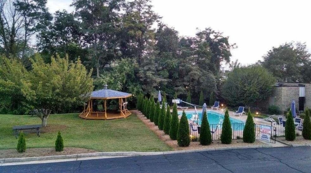 Rodeway Inn Lynchburg, VA 22/26