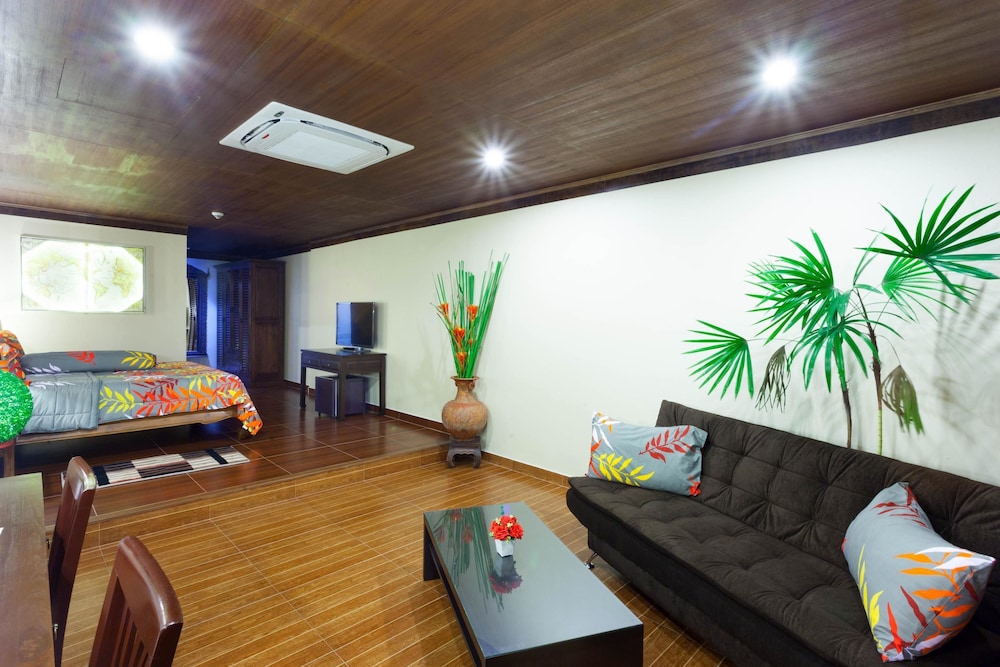 Tropica Bungalow Hotel 26/69
