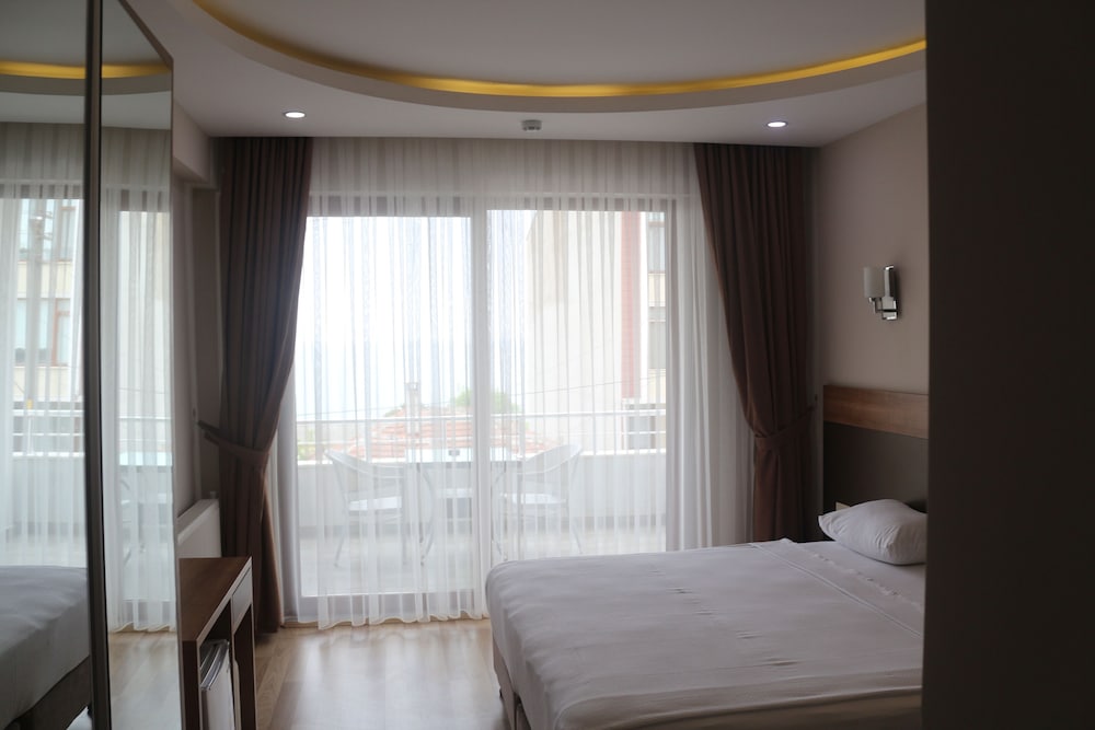 Longoz Hotel 7/25