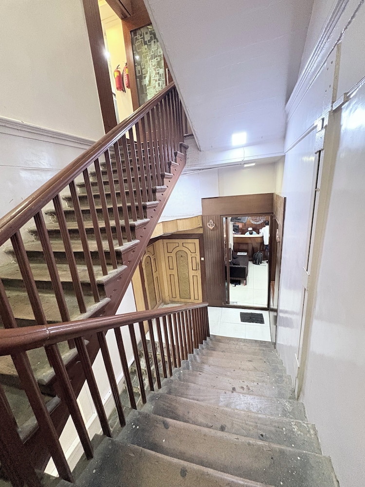 Hotel Broadway Colaba Mumbai 38/50