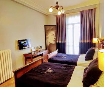 Design, 1 Queen and 1 Single Bed