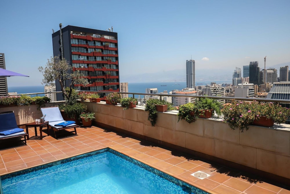 Sky Suites 3/61