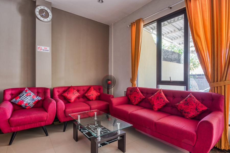 RedDoorz Syariah near Airlangga University Campus B 15/29