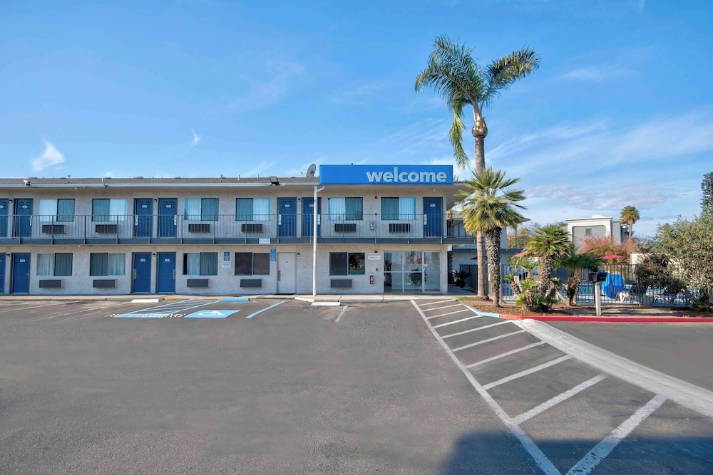 Motel6 Tulare, CA 54/60