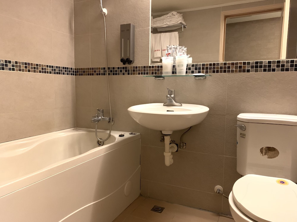 Jinhwa Hotel 45/47