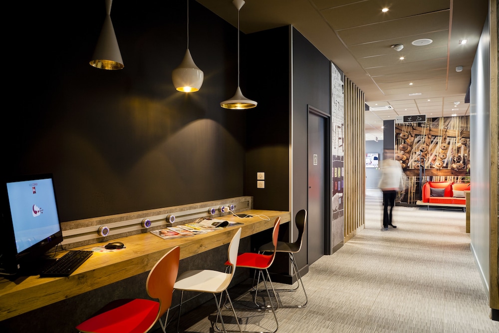 Ibis Lyon Carre De Soie 51/62