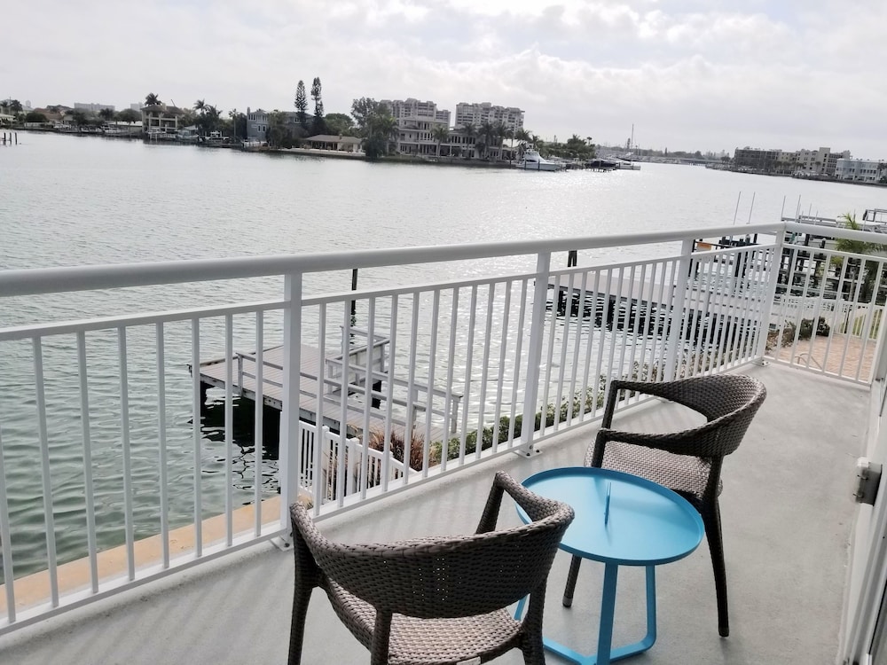 Provident Oceana Beachfront Suites 63/77