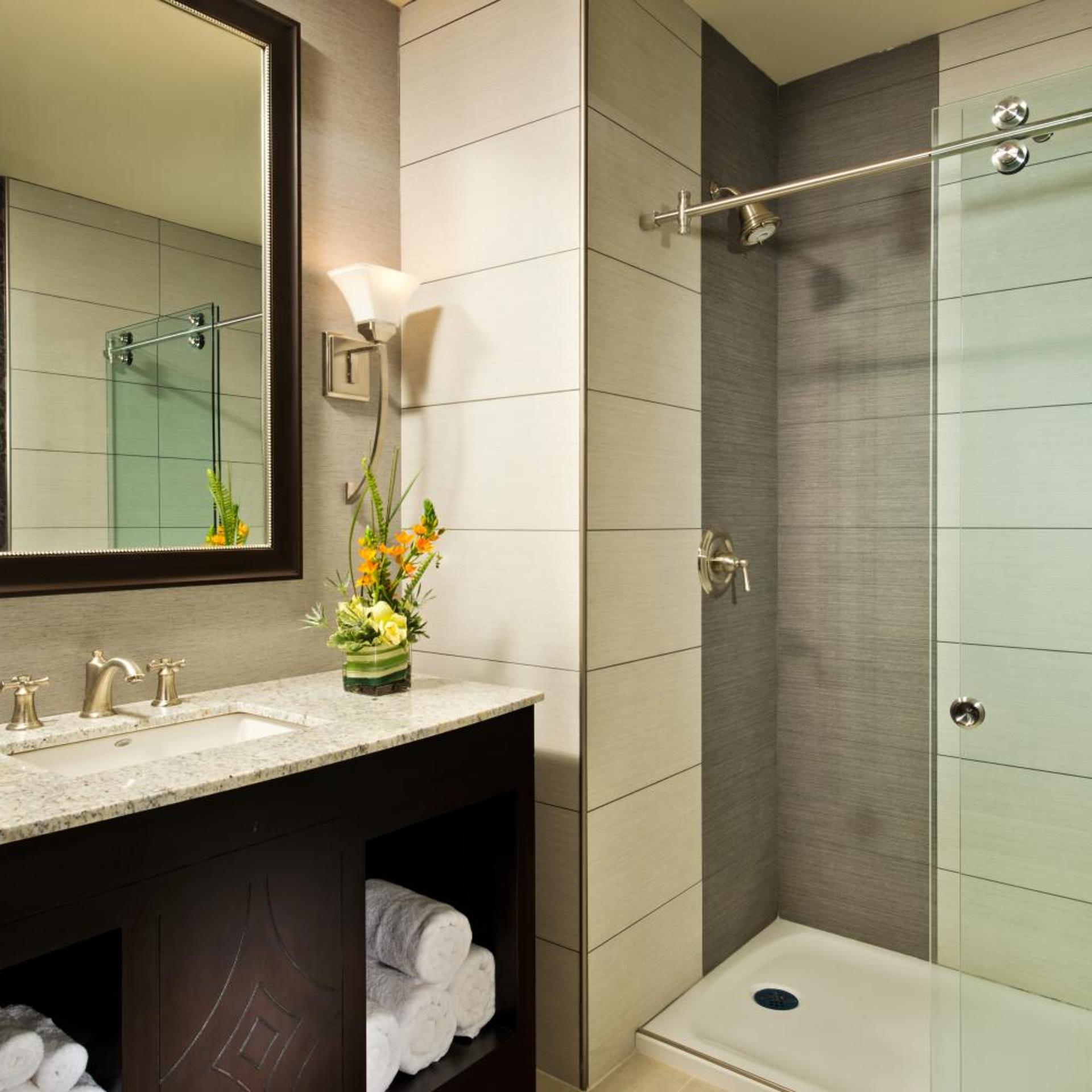 Suite, King Bed