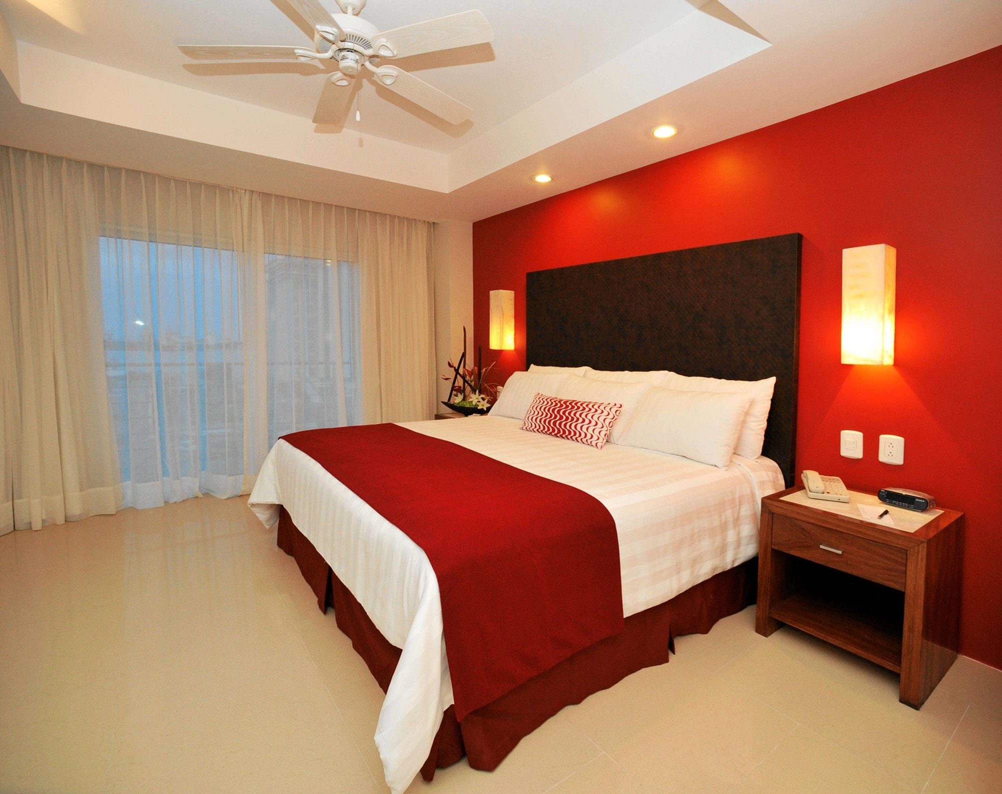 غرفة بسريرين مزدوجين