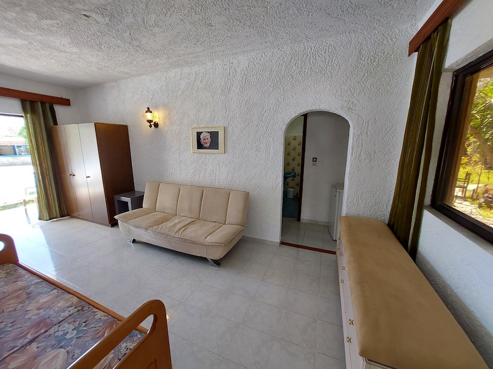 Oasis Hotel Bungalows 23/64