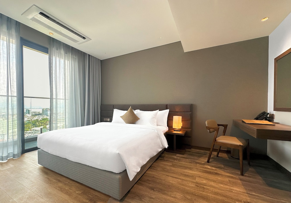 Centre Point Danang Hotel & Residence 13/47