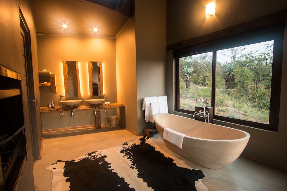 Rhino Ridge Safari Lodge 12/50