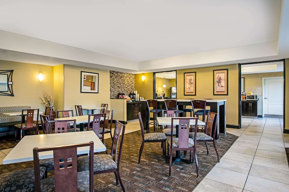La Quinta Inn & Suites by Wyndham Lexington South / Hamburg 35/40
