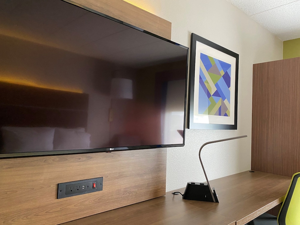 Holiday Inn Express Hotel And Suites Fort Wayne 26/57