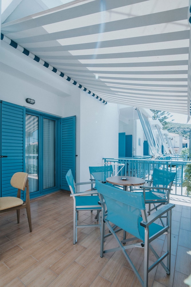 Saronis Hotel 24/50
