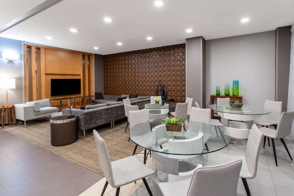 Hawthorn Suites by Wyndham Loveland 31/43