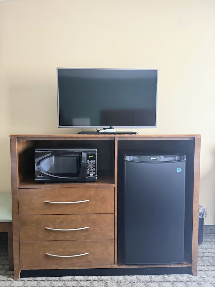 GrandStay Hotel & Suites - Delano 18/21