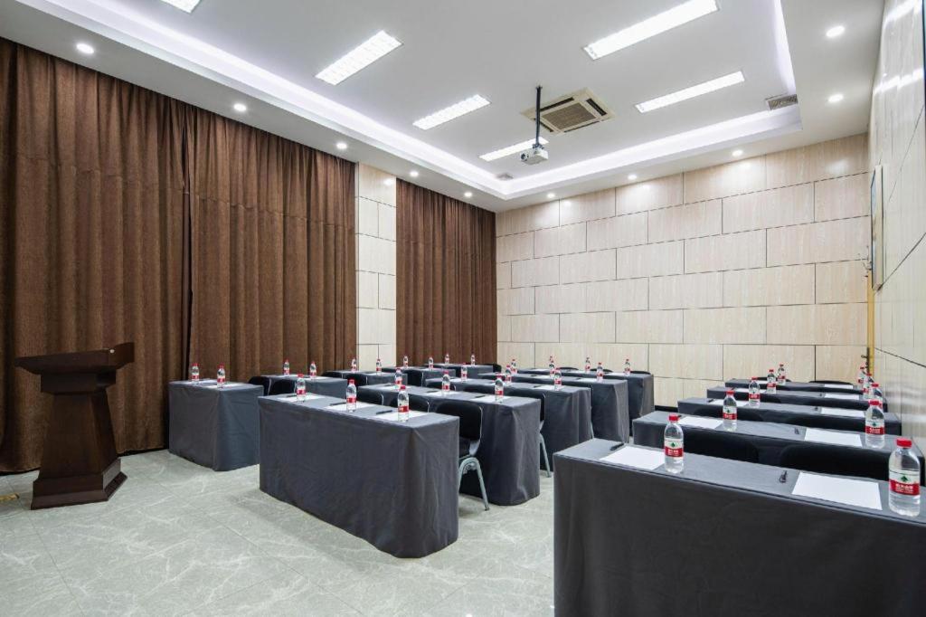City Comfort Inn (Liuzhou Wanda Plaza) 49/54
