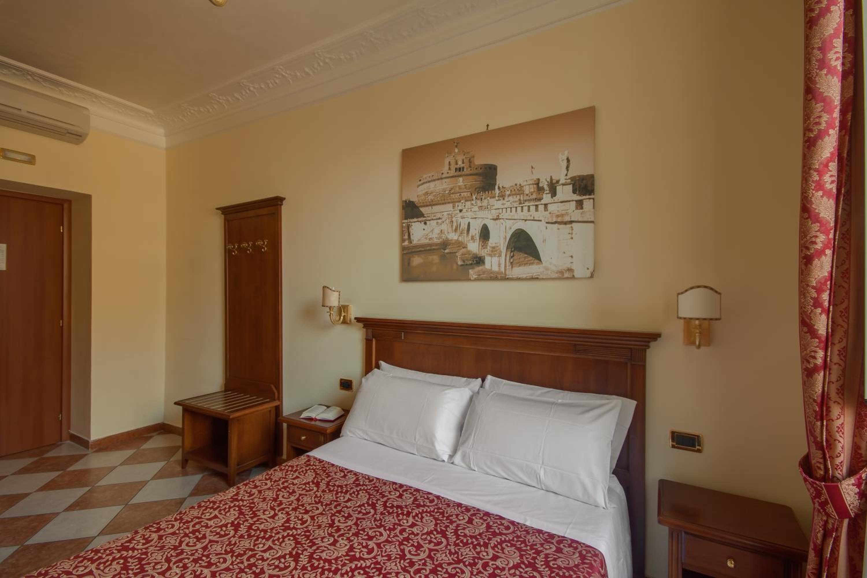 Room, Double or Twin Bed